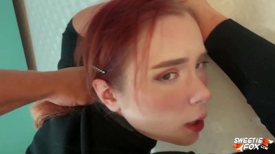 Gizona Ahoan eta Pussy Izorratua Obediente Redheaded Skimpy eta Cum On Tits