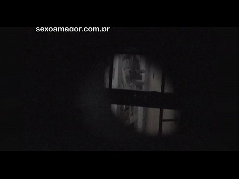❤️ Blondie ezkutuan grabatzen du auzoko voyeur batek adreilu hutsen atzean ezkutatuta ️❌ Porno gurean eu.fulldesisex.ru